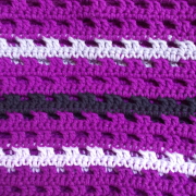 Schal *Violetta* reine Baumwolle gehäkelt Detail lila violett schwarz gefertigt von Marion Heine Soulous Art